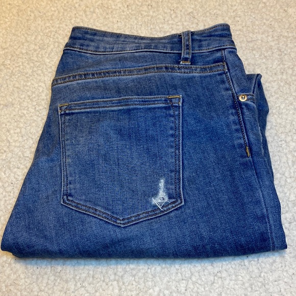 H&M Light Wash Mid-rise Skinny Jeans - Picture 3 of 6